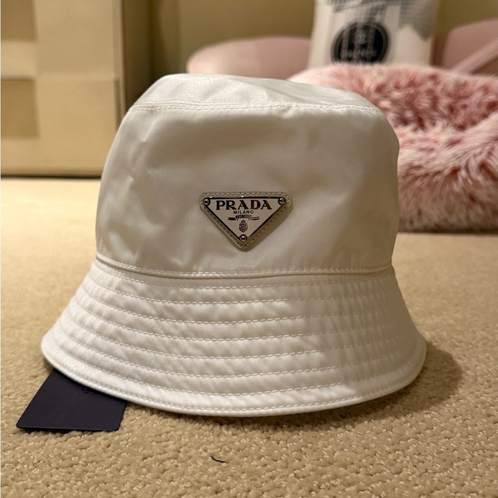 PRADA RE-NYLON WHITE BUCKET HAT